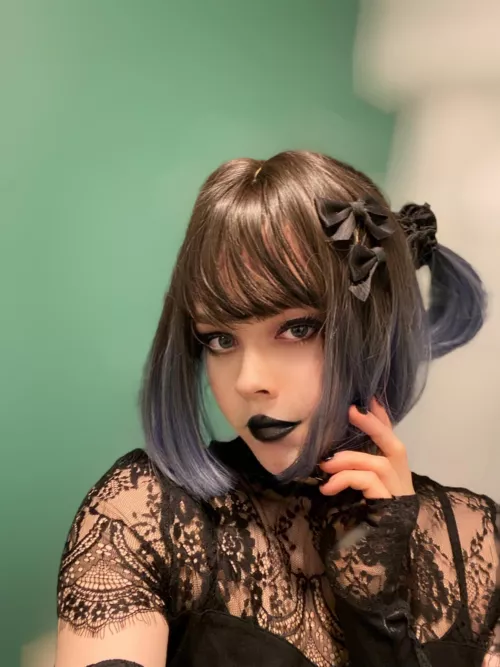 Putting my hair in pigtails always makes me feel so cute🖤