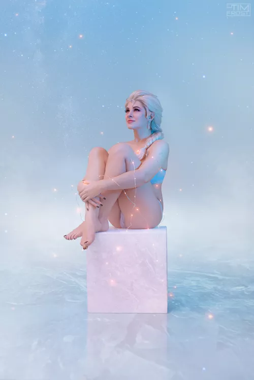 Queen Elsa from Frozen Cosplay by Yunakairi