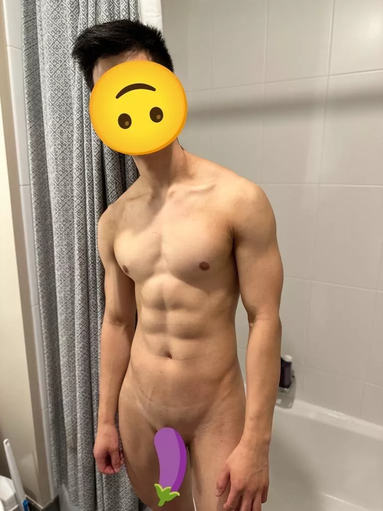 Quick posy gym pic before jumping into the shower 🫣