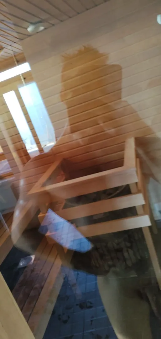 Quick sauna reveal at the gym 💪 No one was around(m)