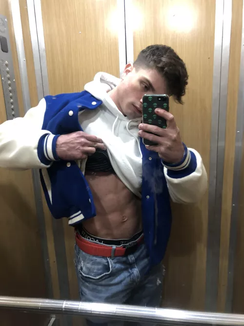 Quickie in the elevator ?