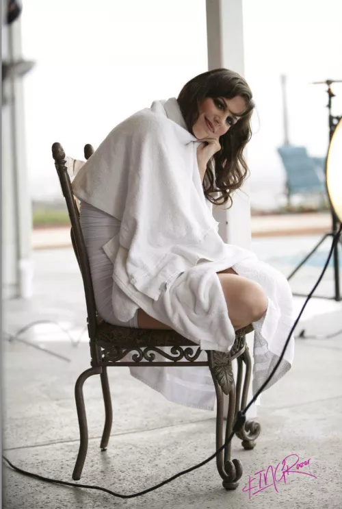 Rare Bobbi behind the scenes...