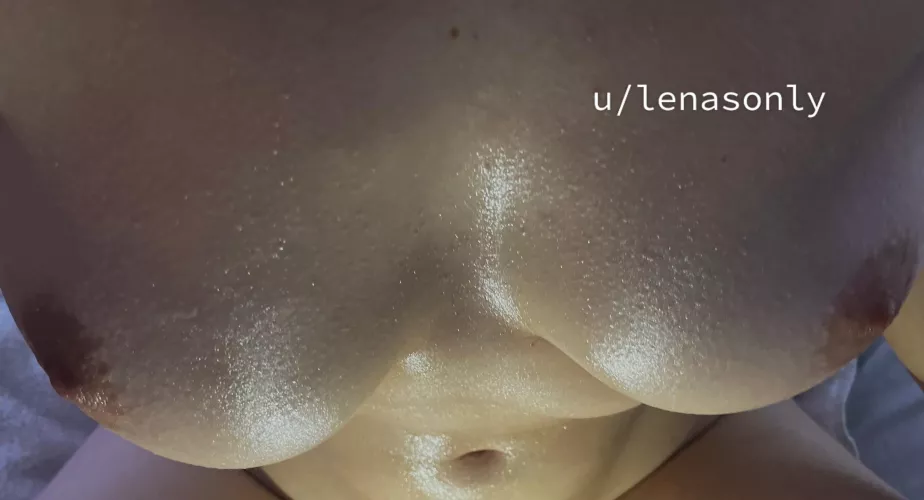 Rate my boobs and I will rate your cock 🎄🎁🔥
