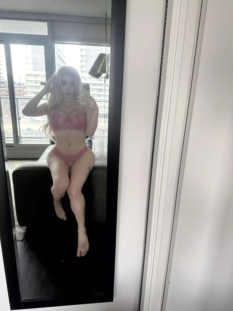 Rate my gorgeousness and tell me how badly you wanna feel my hot bod