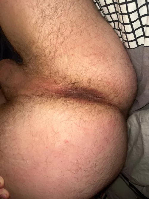 Rate my virgin ass in DMs ;)