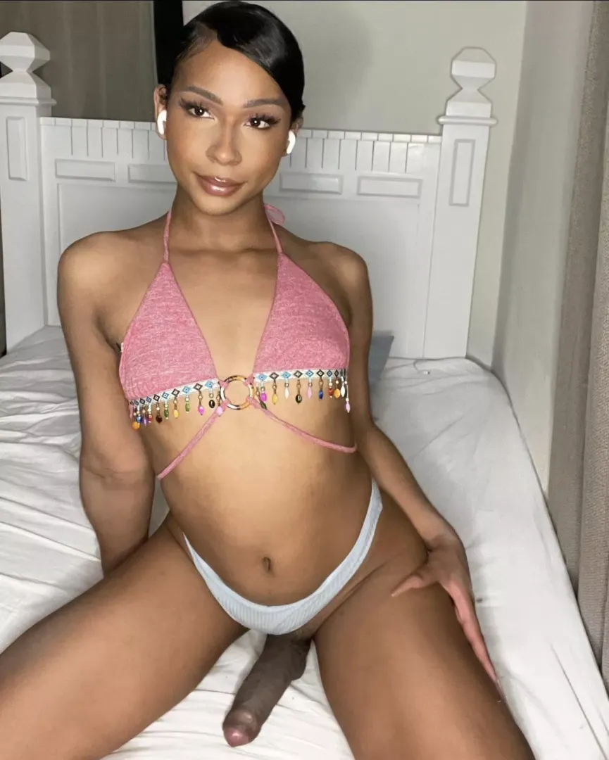 React if you love a girl with a big dick ♥️