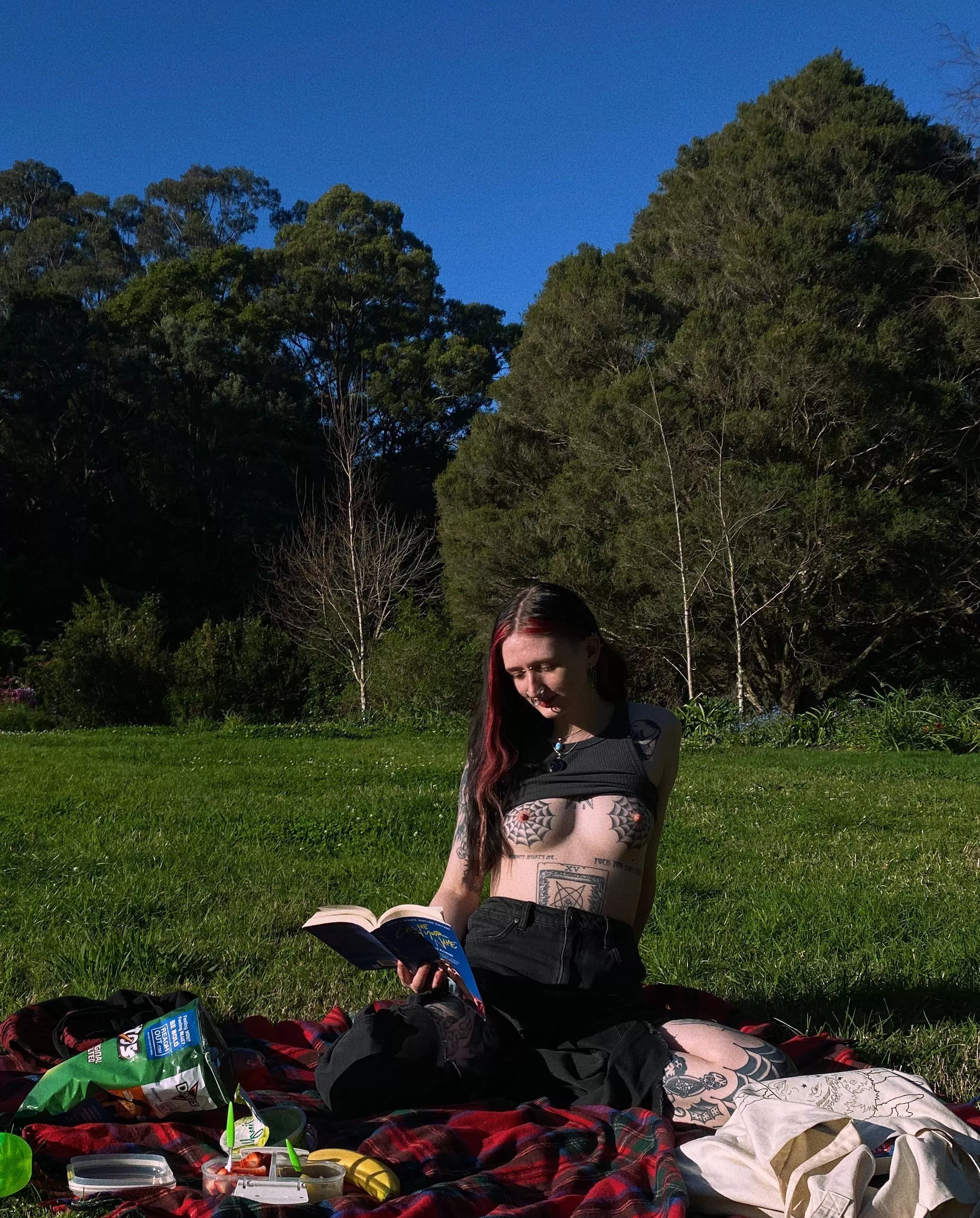 Reading my gay little book in the gardens❤️