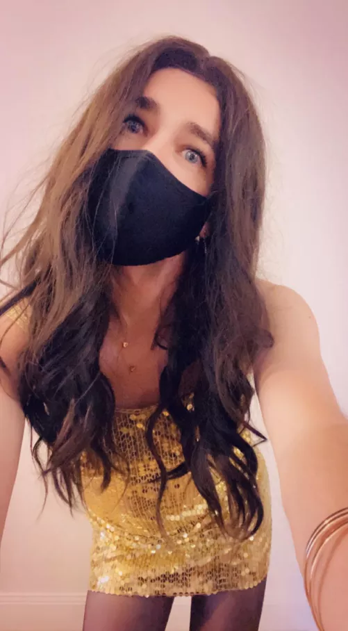 Ready for the party. Who’s taking me? 💁🏻‍♀️😜