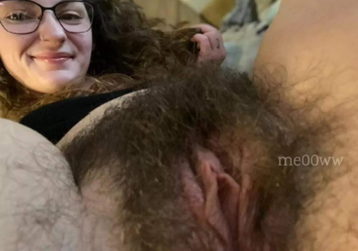 Real men don’t mind getting a little hair in their mouth 😋