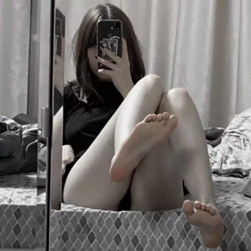 Really need some cum on my toes