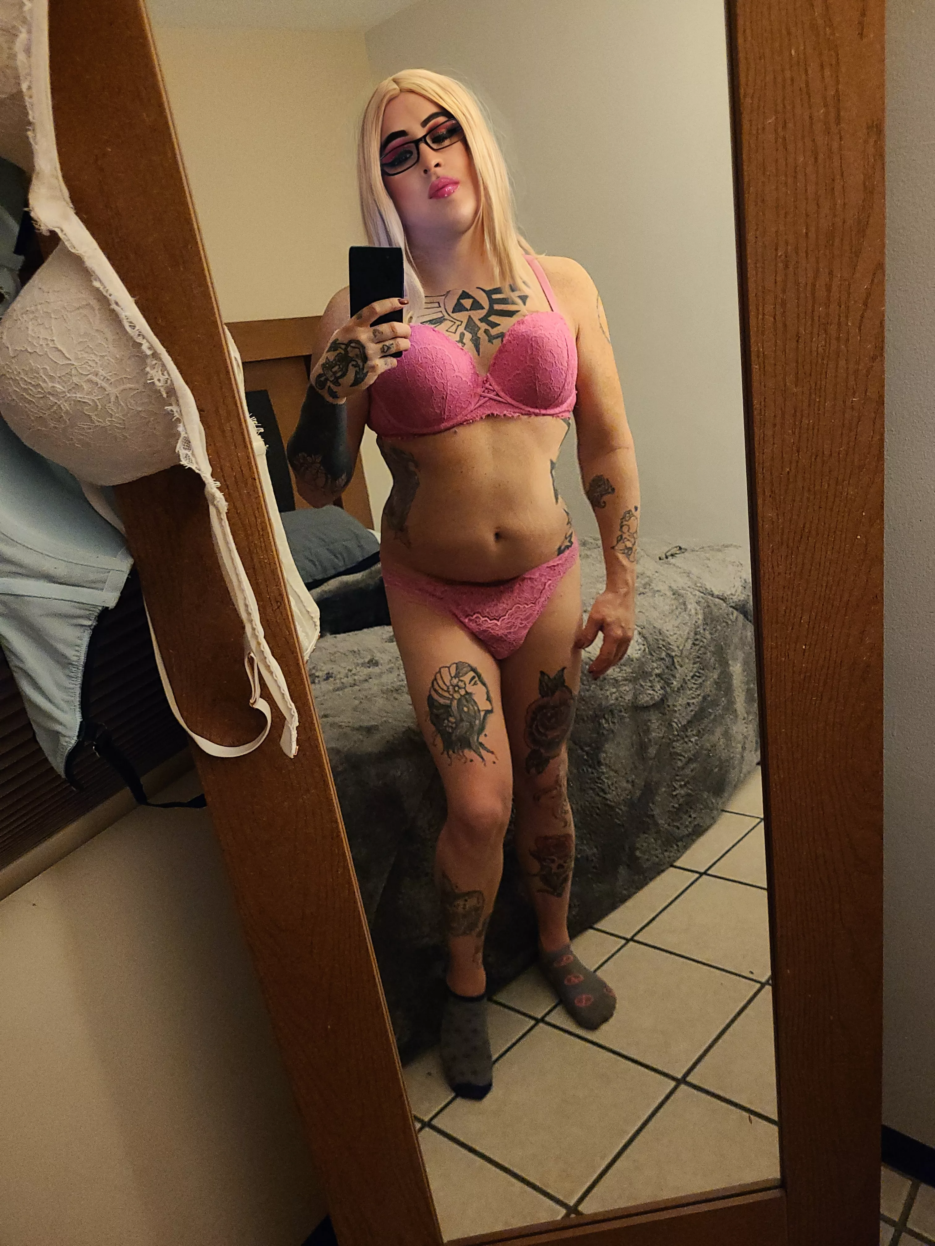 Recently came out. Am I looking good? (female/trans) 🏳️‍⚧️