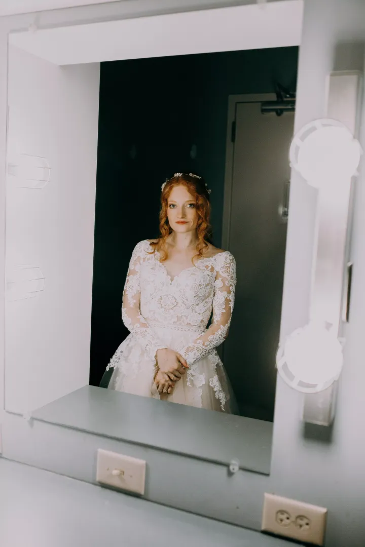 Red hair and pale skin- giving me Victorian vibes 🔥👸🏼