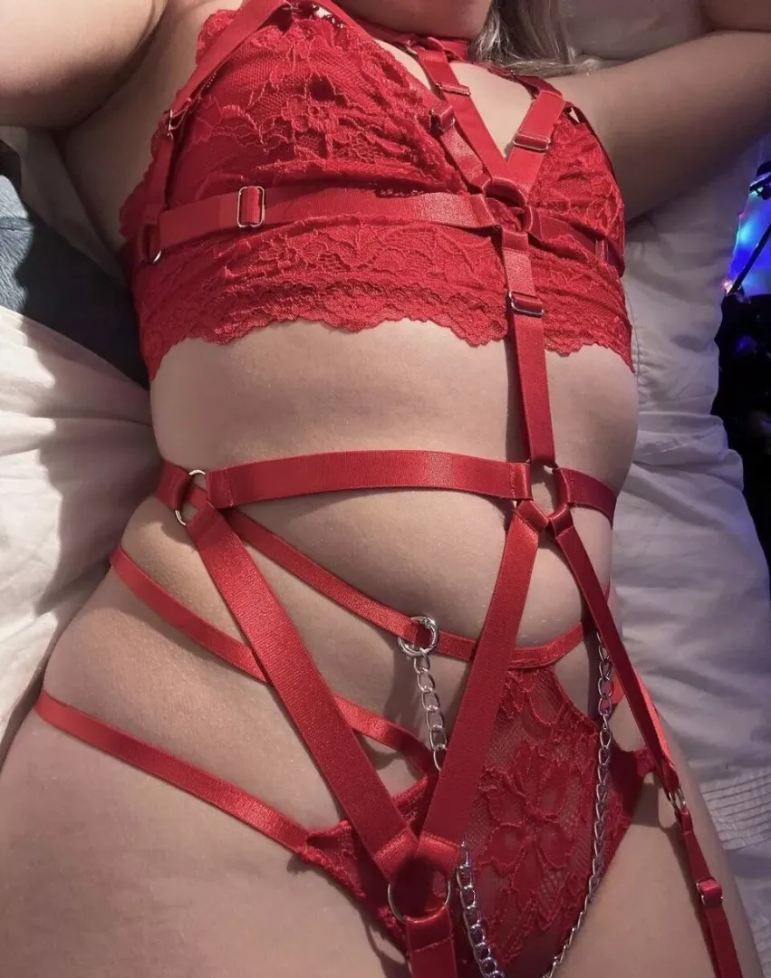 Red has always looked pretty on me [f]