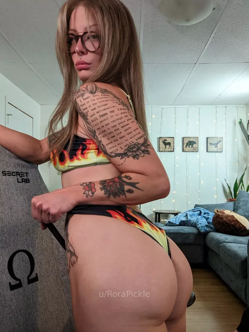 Red hot bikini on and I'm ready to turn up the heat. Waiting for you to dive in with me. (@RoraPickle)