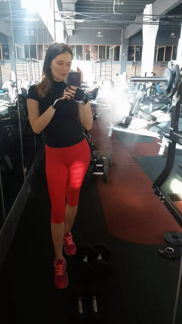 red leggings and sneakers looks perfect