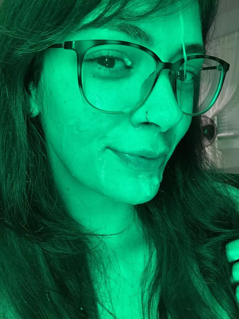 Red light … GREEN light ( to cum on my face )