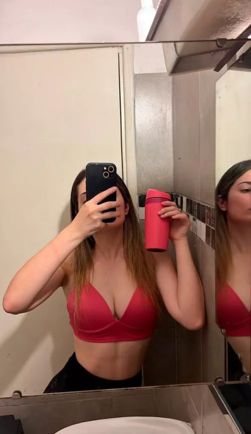 red makes me feel beautiful ❤️