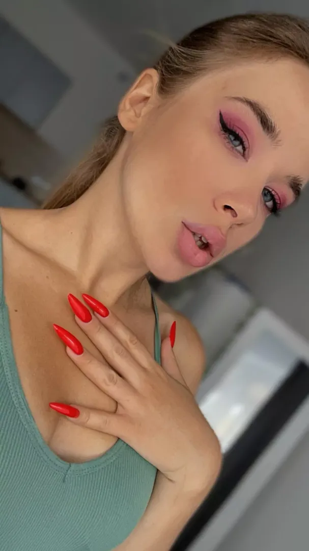 red nails are very attractive