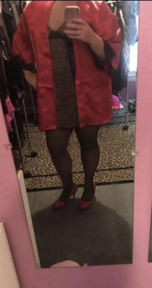 Red pumps