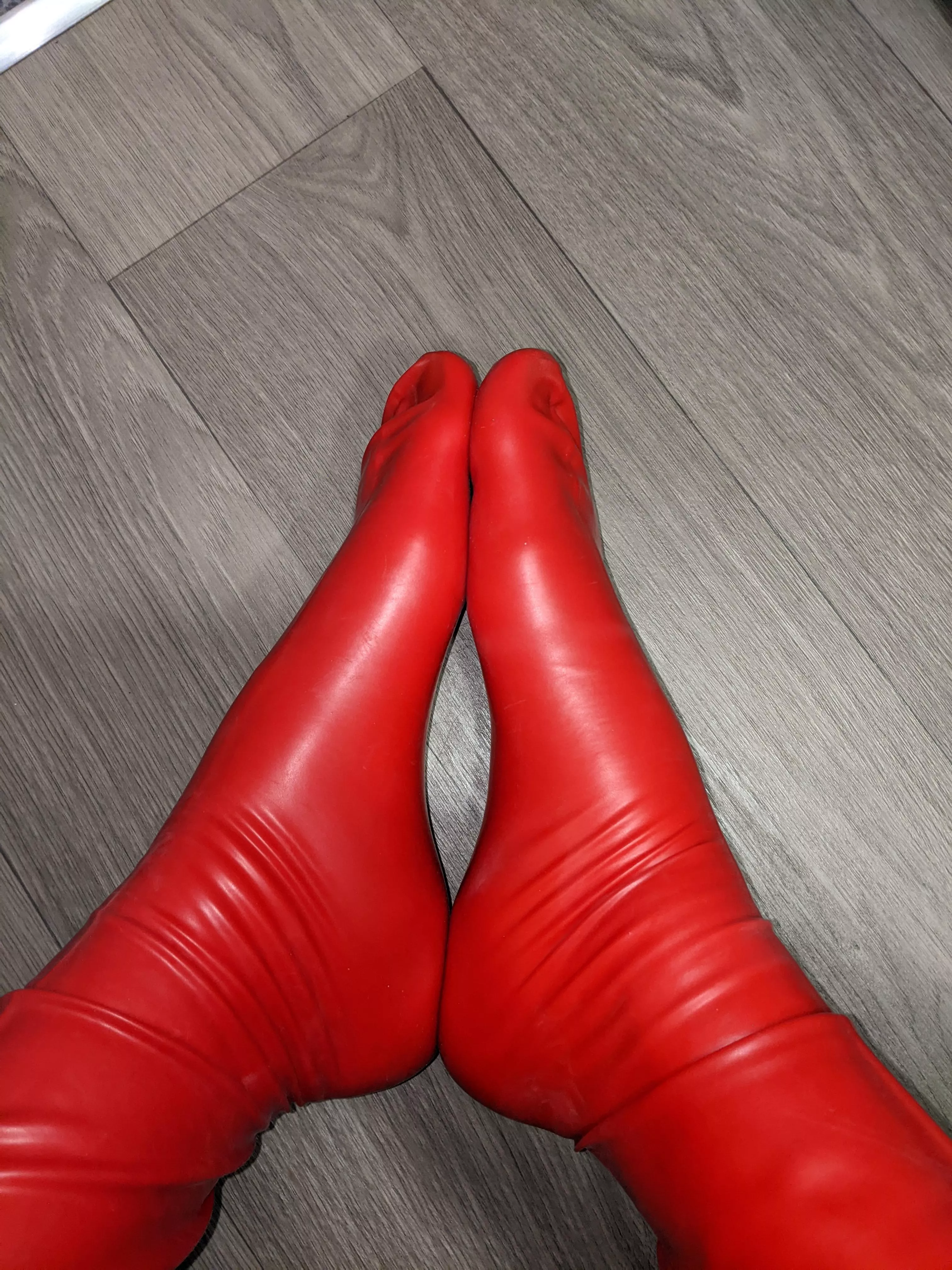 Red rubber feet for Christmas!