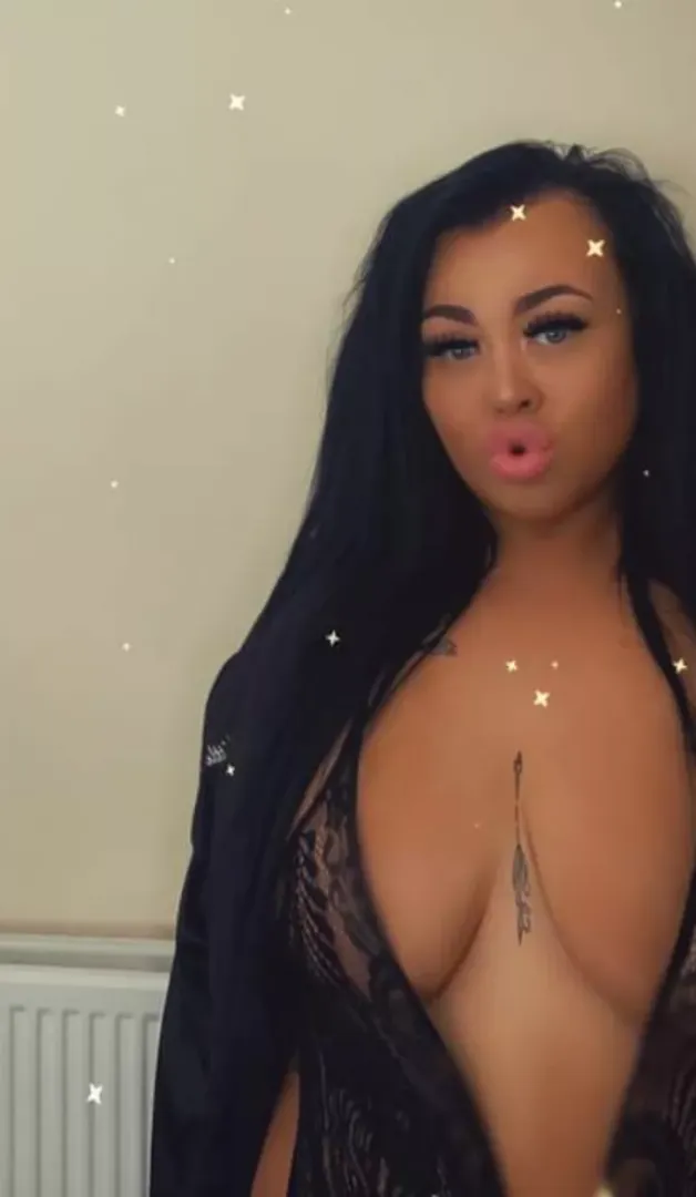 revealing top