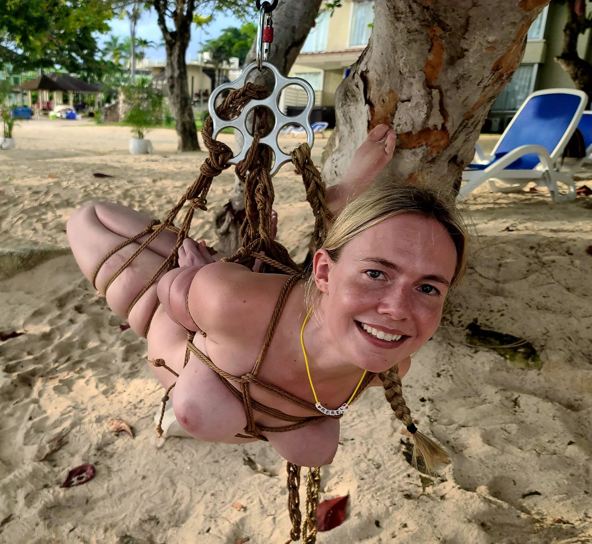 Rigged to a tree