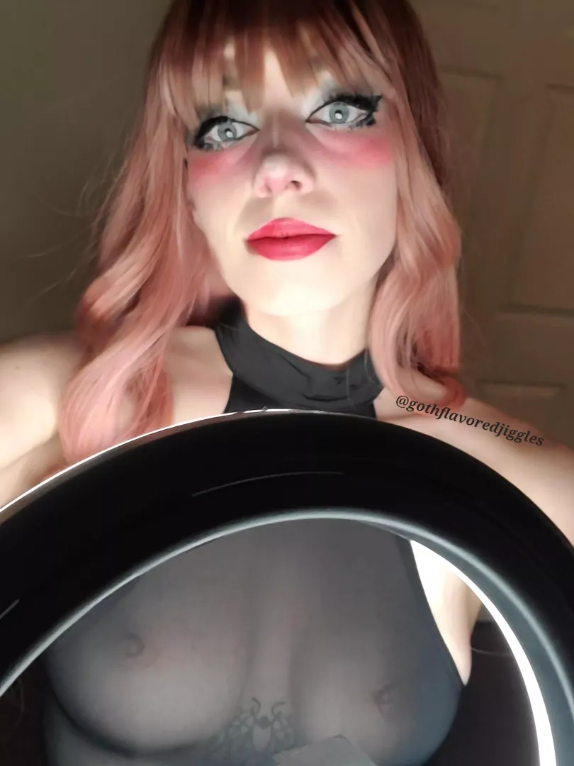 ring light reveals all