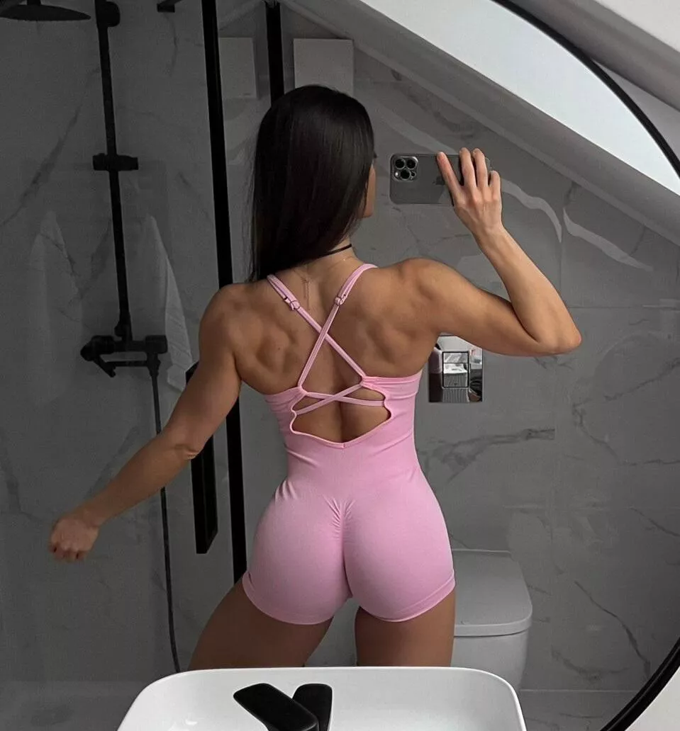 ripped back flexing