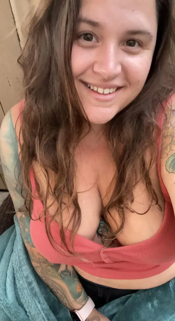 rise and shine to this tatted bbw milf !
