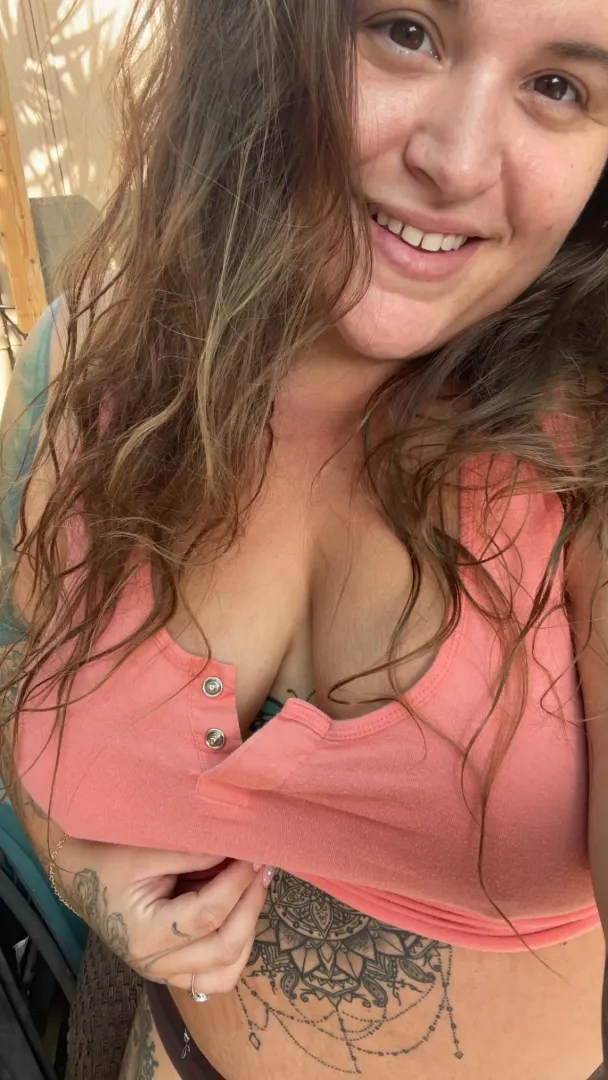 rise and shine , wake up with this sexy bbw and all of my curves covered in tattoos !