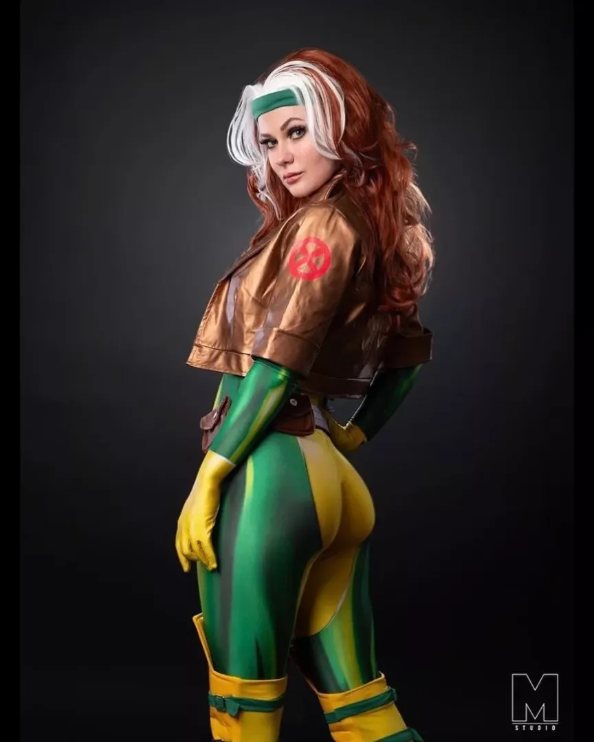 Rogue by Lora Lunara