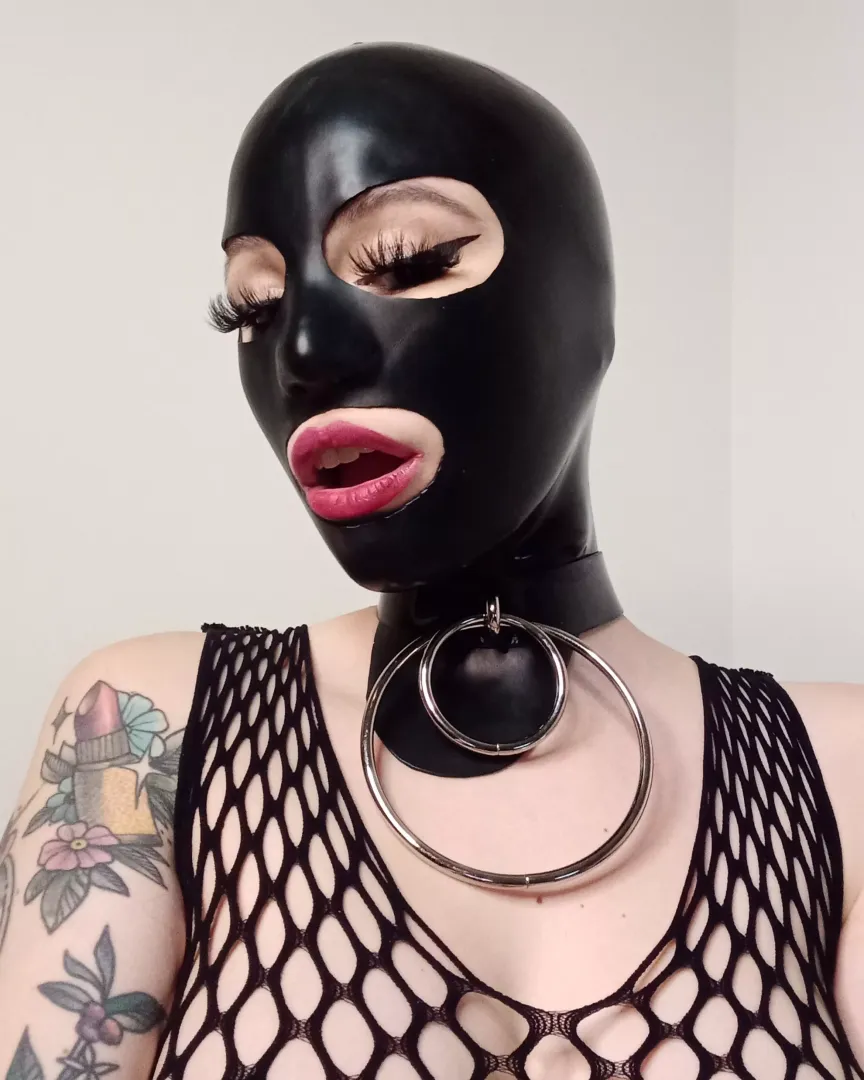 Rubber dolls just want to have fun! [F]