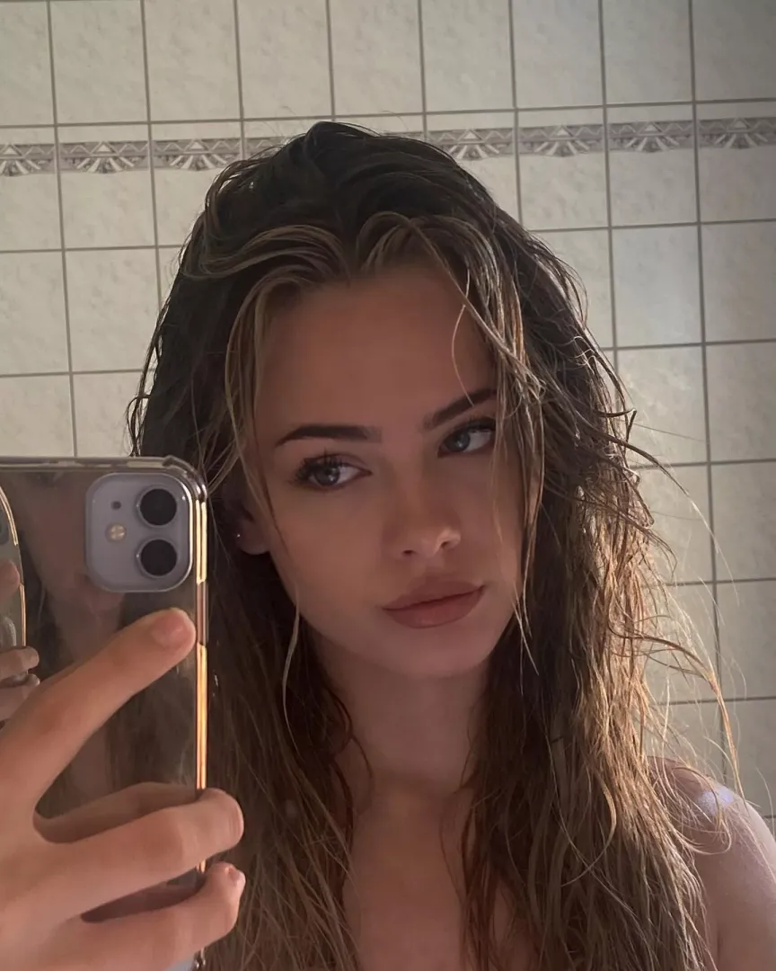 Sara Crumbleleg