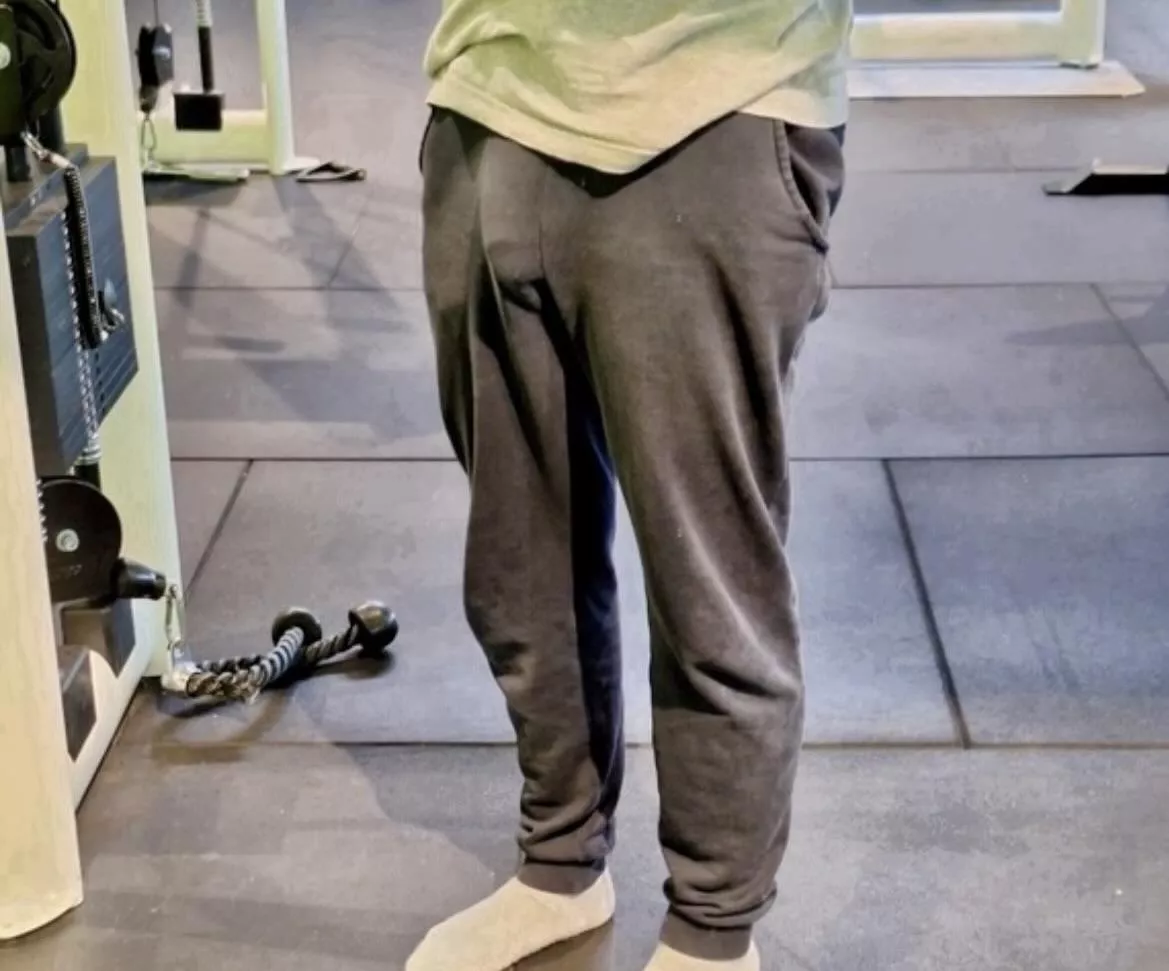 Saw a very fuckable ass at the gym :D