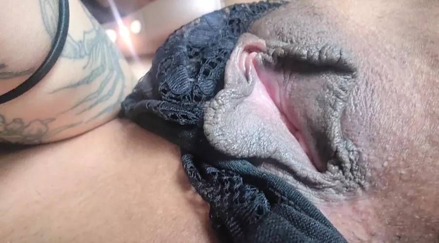 say hello by kissing my lips