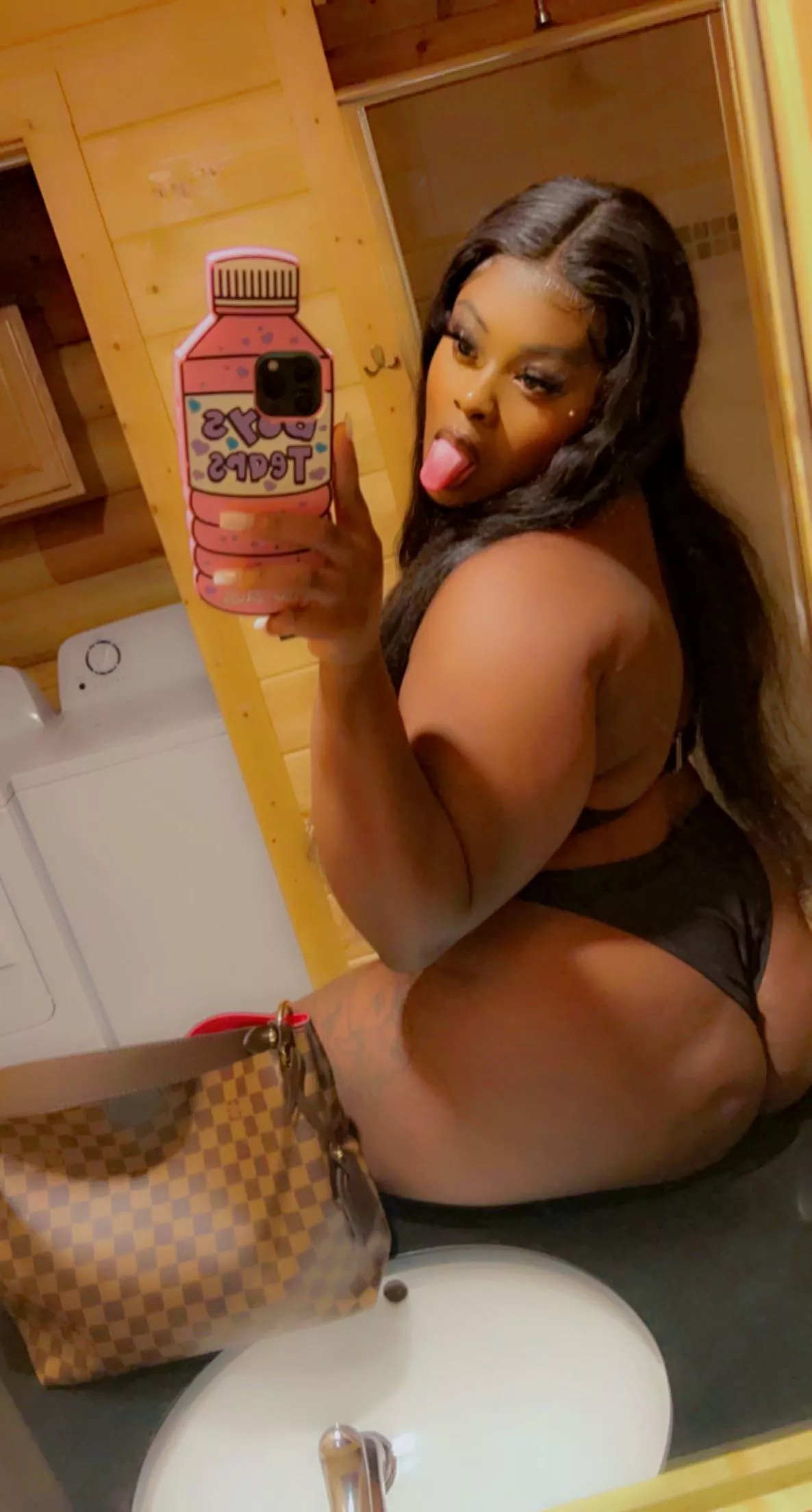 say hey if you’d be my fuck buddy!