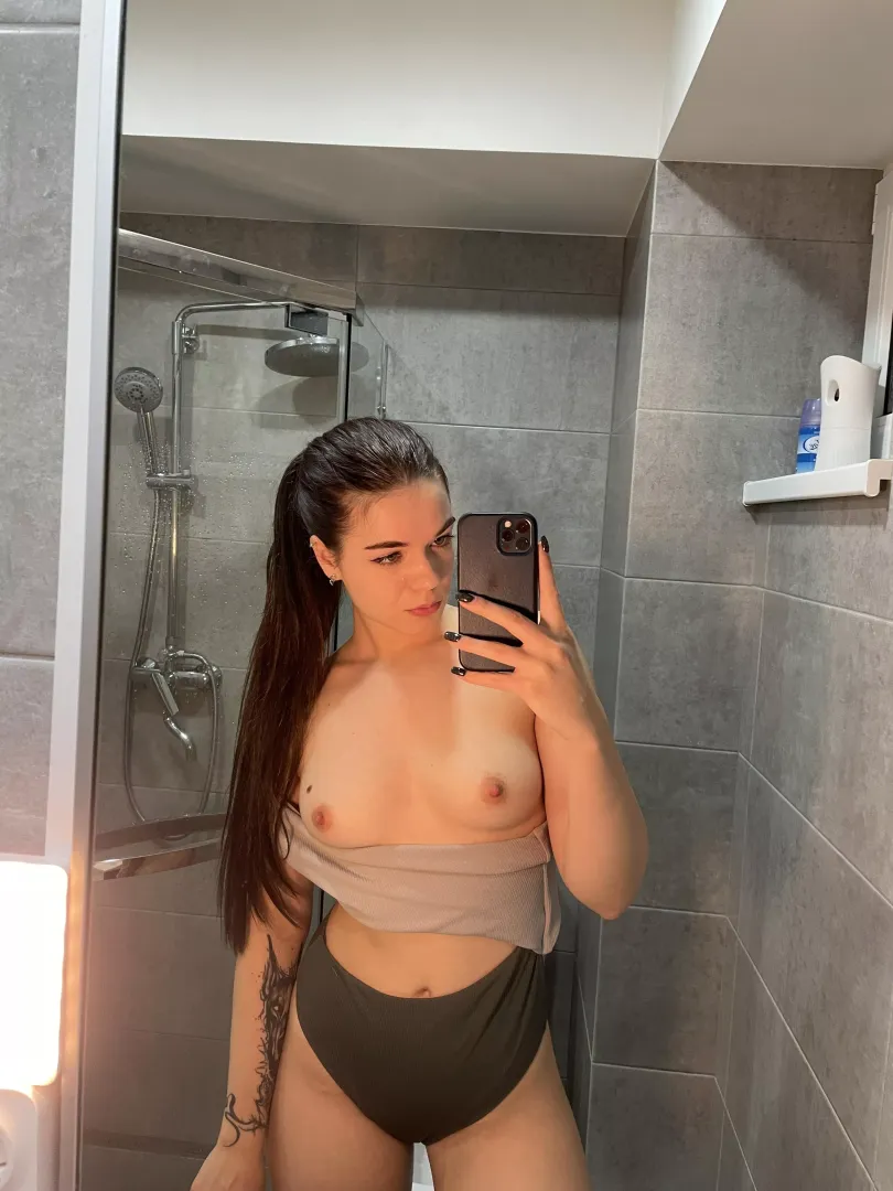 Say Hi if you wanna suck my boobs !