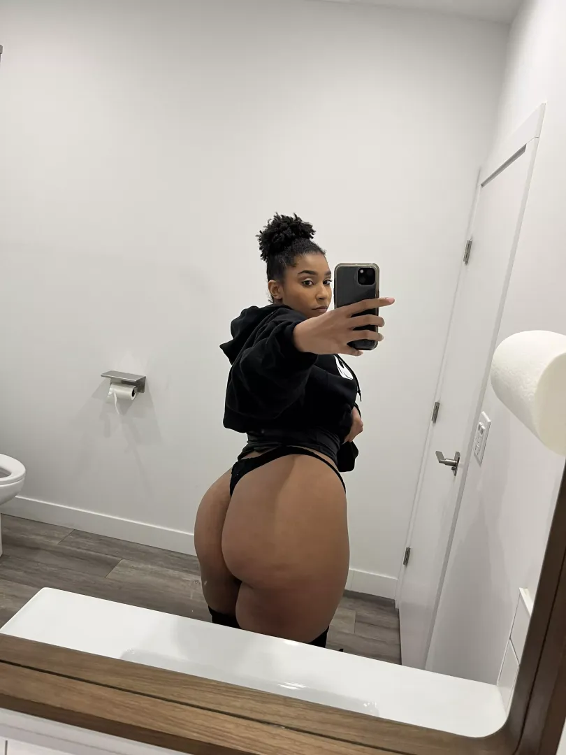Say hi if your dick is bigger than 5” ❤️