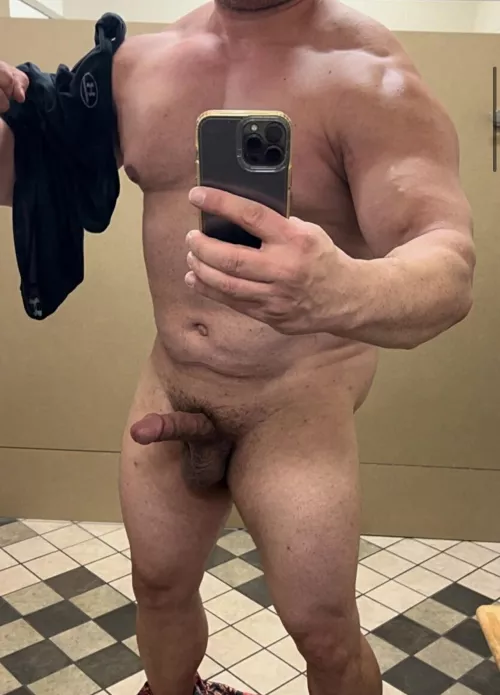 Say “Yes” if you like 6’7 355 Lbs gym guys
