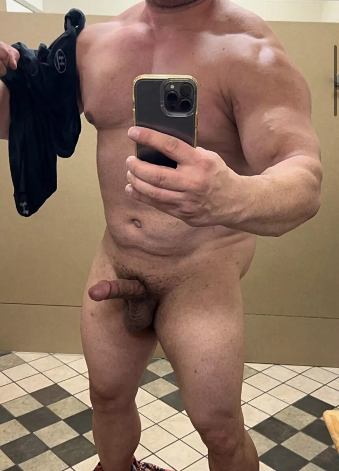 Say “Yes” if you like 6’7 355 Lbs gym guys