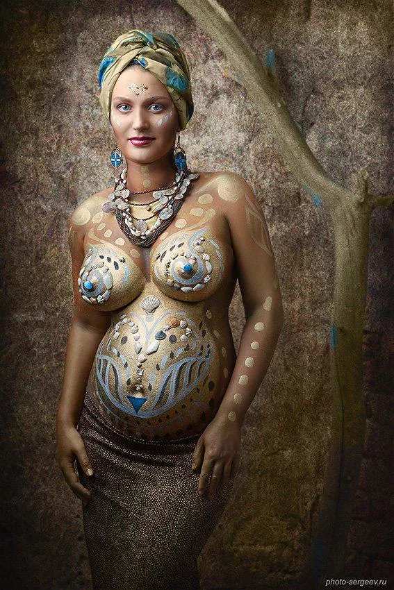 Sea shells on her pregnant belly