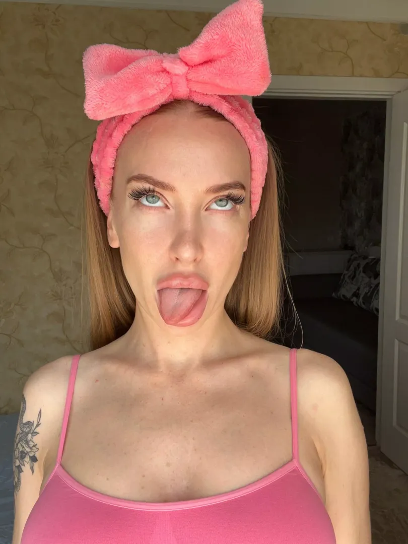 Seduction is an art, and I'm wearing pink