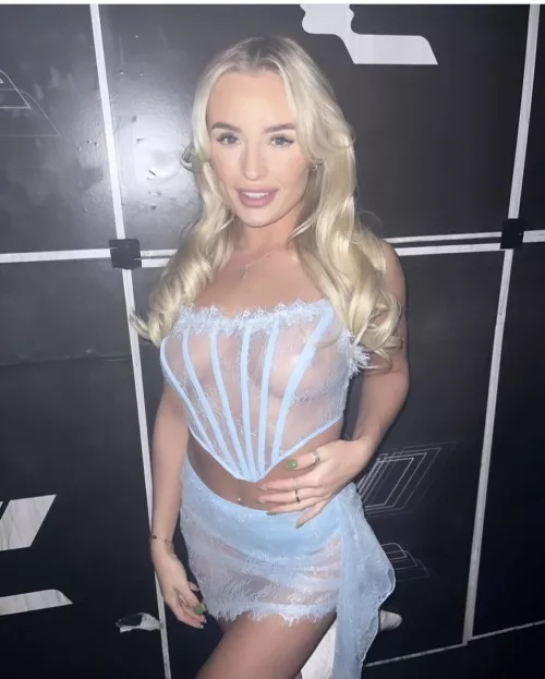 See through. Kiara.