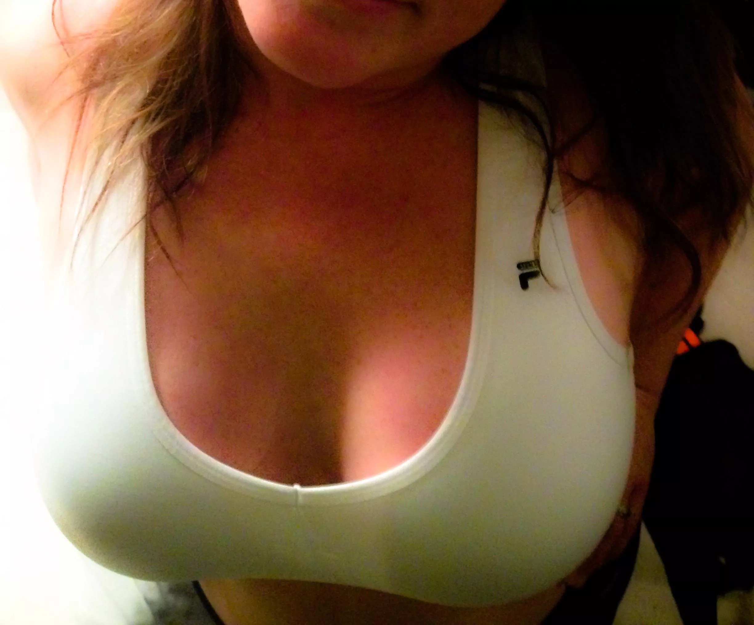 Seems only right to post a sports bra pic on Titty Tuesday! 😜(F55)