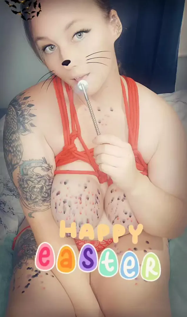 Self tie and turning the boobs into easter eggs 😝 messed up the left side 🥺