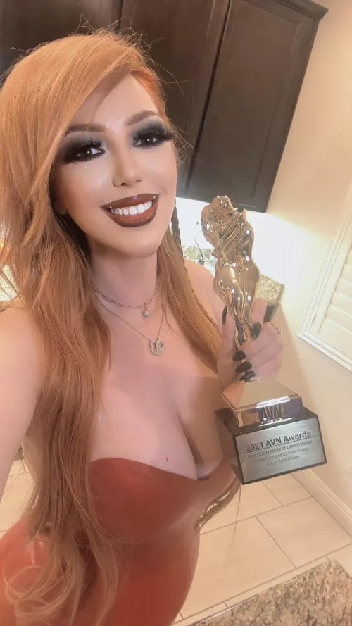 Selfie Sunday with her AVN Award