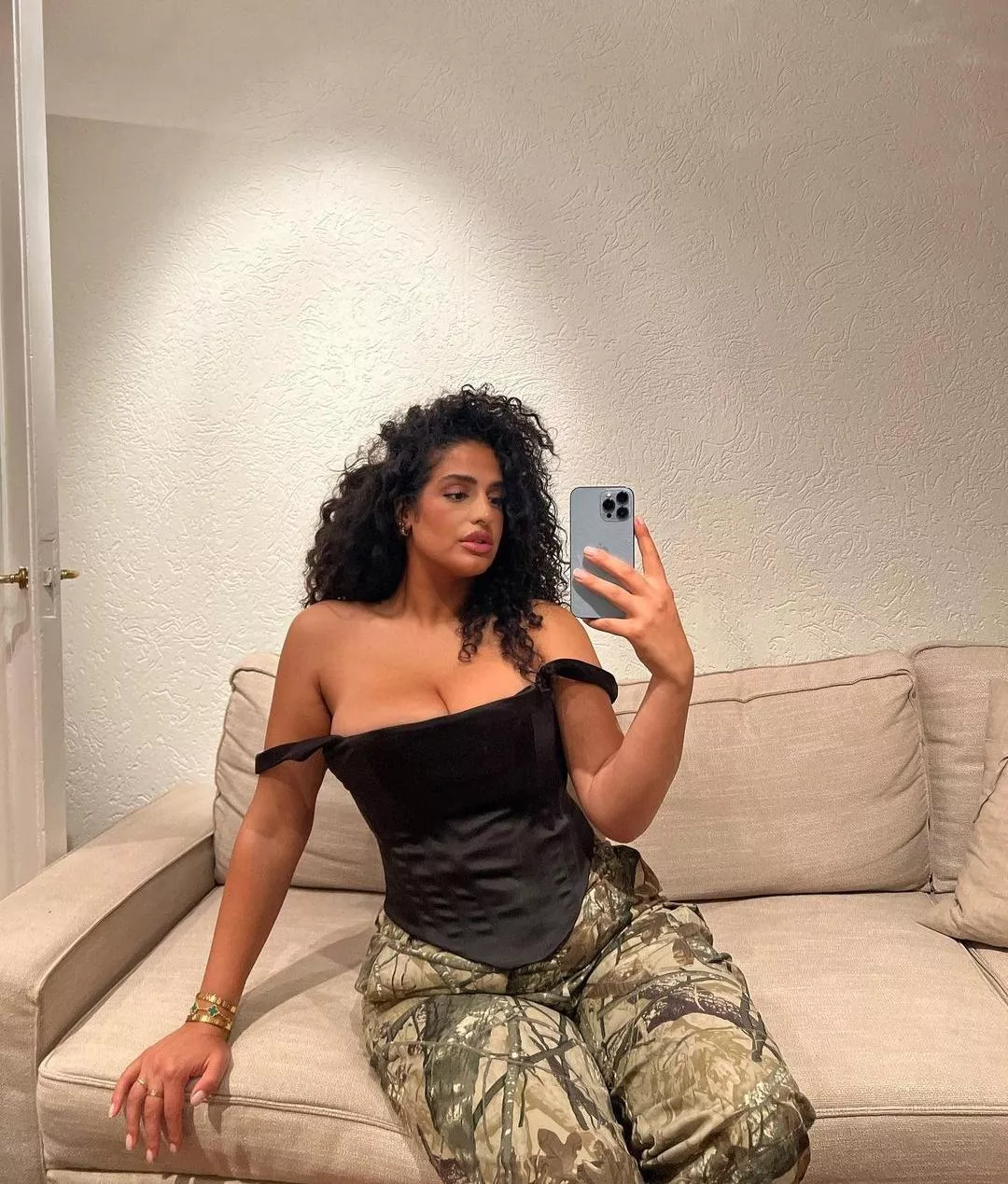 Selfie time for her