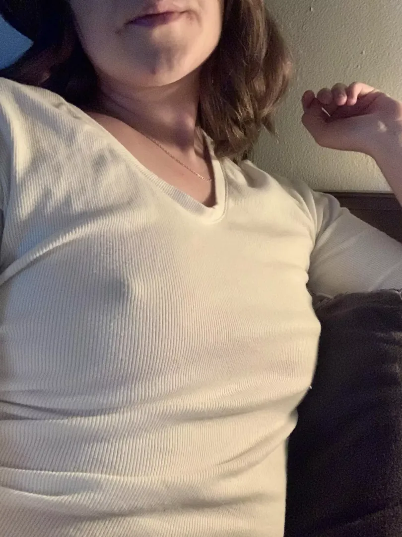 sel[f]ies in bed