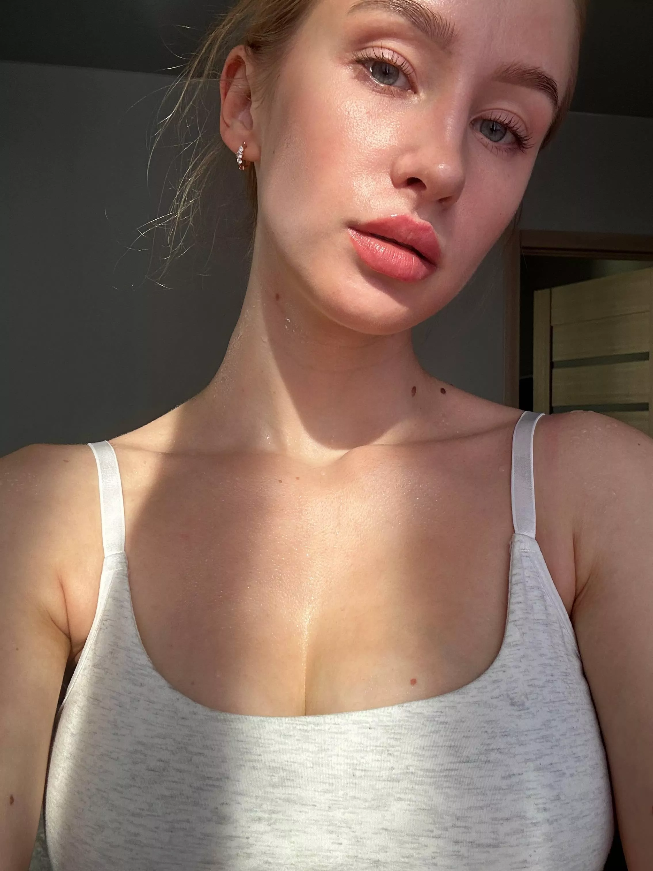 selfies to tease you with my cleavage