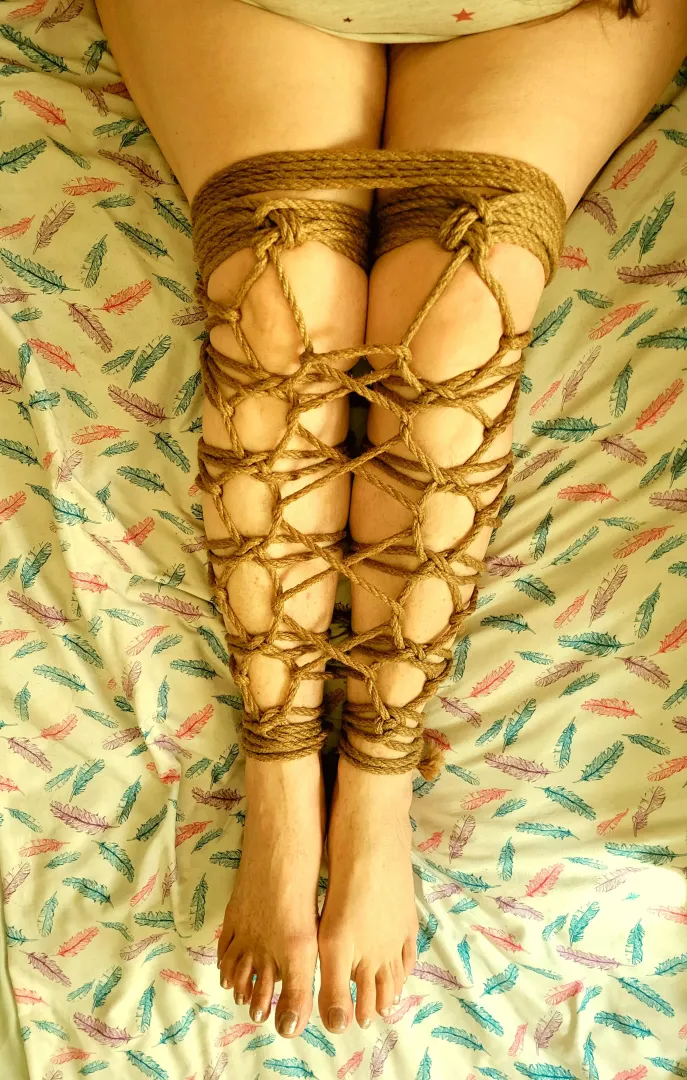 Self-tie